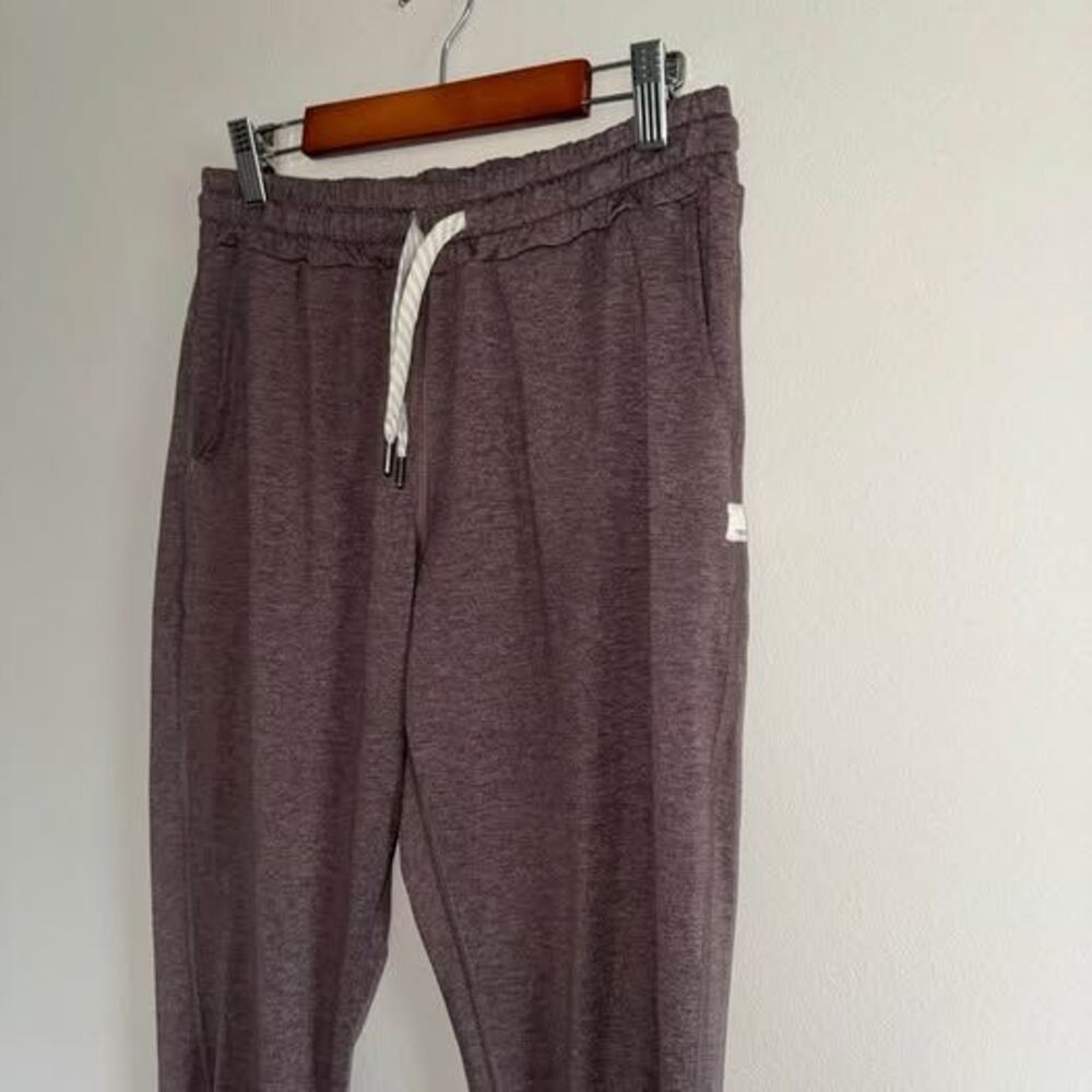 Vuori Women’s Performance Joggers – Heathered Brown/Plum